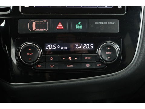 Mitsubishi Outlander 2.0 PHEV Pure | Trekhaak | Carplay | Camera | Half leder | Keyless | Climate control | Cruise control