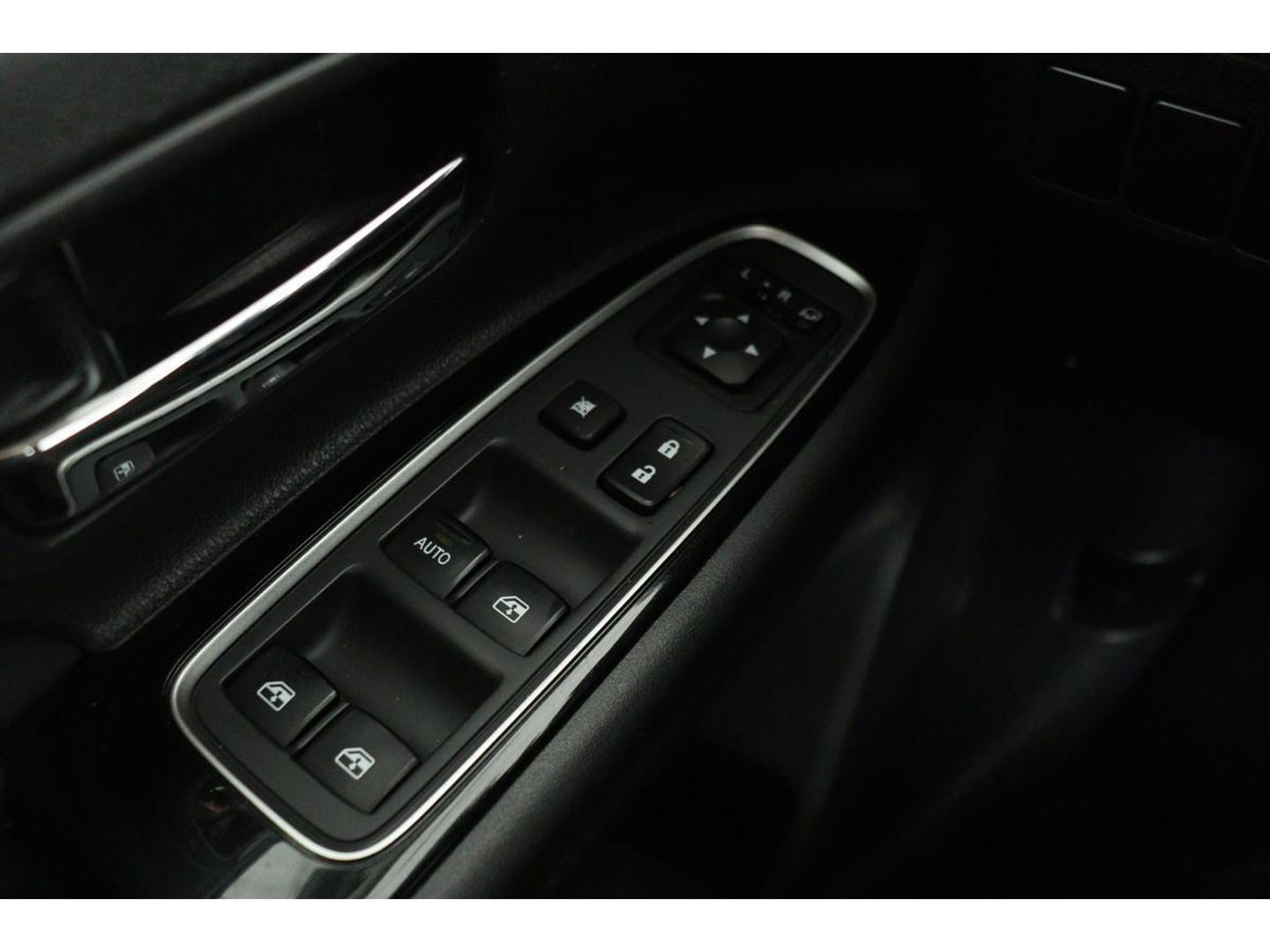 Mitsubishi Outlander 2.0 PHEV Pure | Trekhaak | Carplay | Camera | Half leder | Keyless | Climate control | Cruise control