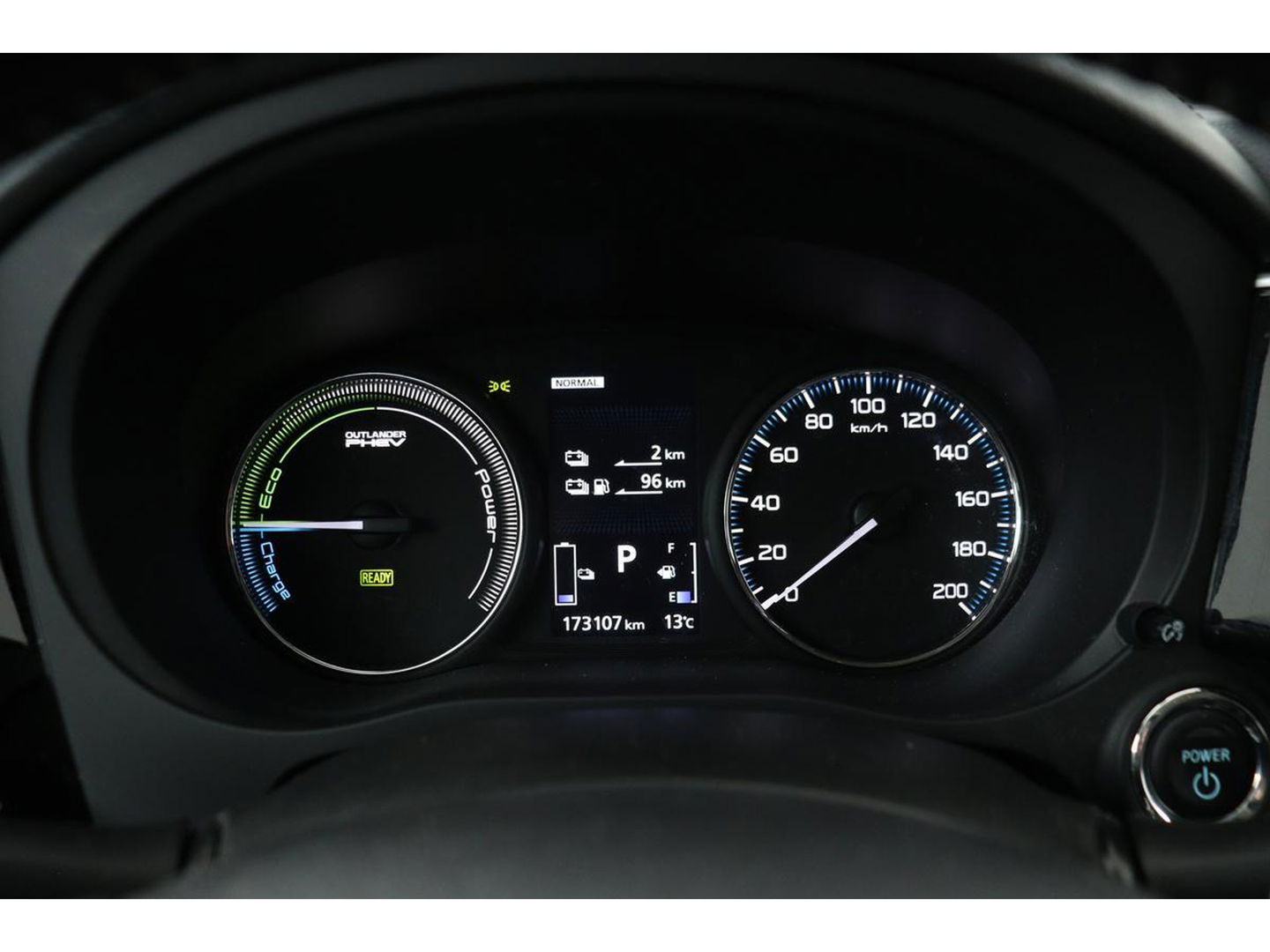 Mitsubishi Outlander 2.0 PHEV Pure | Trekhaak | Carplay | Camera | Half leder | Keyless | Climate control | Cruise control