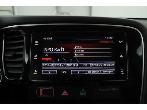 Mitsubishi Outlander 2.0 PHEV Pure | Trekhaak | Carplay | Camera | Half leder | Keyless | Climate control | Cruise control
