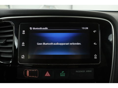 Mitsubishi Outlander 2.0 PHEV Pure | Trekhaak | Carplay | Camera | Half leder | Keyless | Climate control | Cruise control