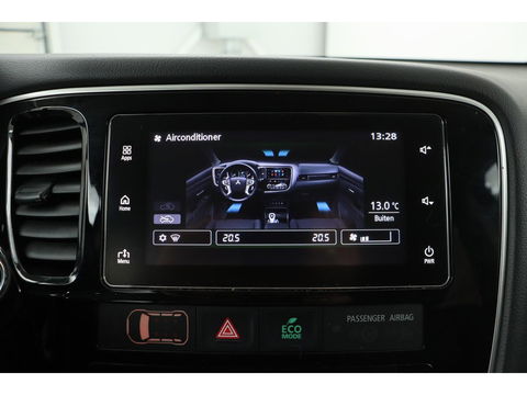 Mitsubishi Outlander 2.0 PHEV Pure | Trekhaak | Carplay | Camera | Half leder | Keyless | Climate control | Cruise control