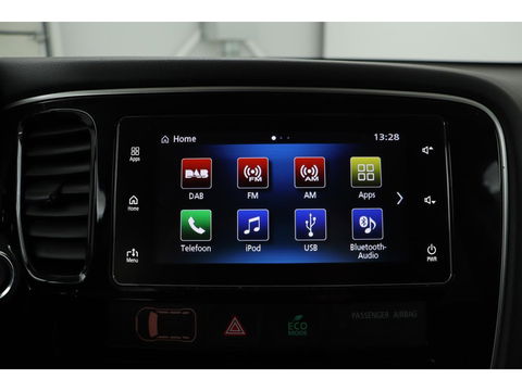 Mitsubishi Outlander 2.0 PHEV Pure | Trekhaak | Carplay | Camera | Half leder | Keyless | Climate control | Cruise control