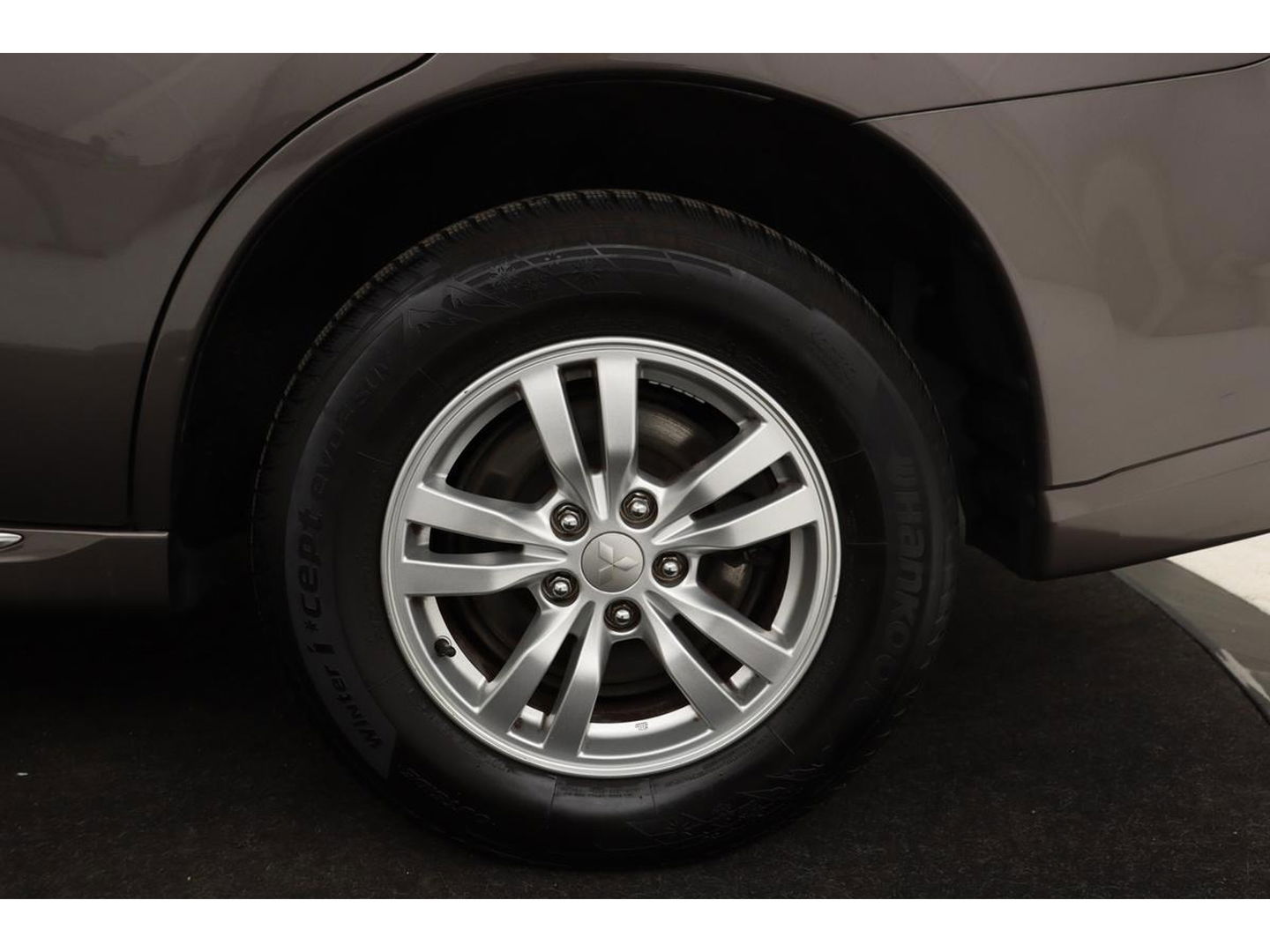 Mitsubishi Outlander 2.0 PHEV Pure | Trekhaak | Carplay | Camera | Half leder | Keyless | Climate control | Cruise control