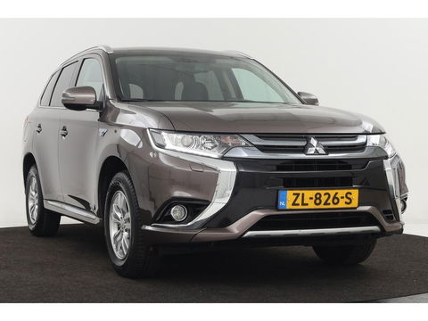 Mitsubishi Outlander 2.0 PHEV Pure | Trekhaak | Carplay | Camera | Half leder | Keyless | Climate control | Cruise control