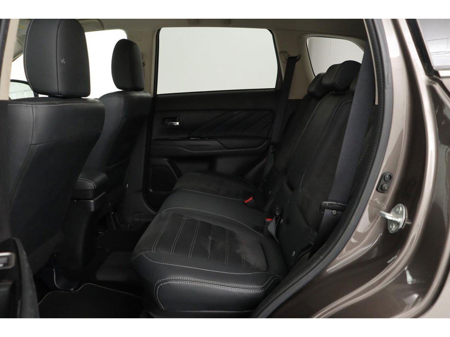 Mitsubishi Outlander 2.0 PHEV Pure | Trekhaak | Carplay | Camera | Half leder | Keyless | Climate control | Cruise control