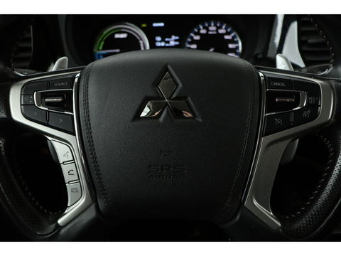 Mitsubishi Outlander 2.0 PHEV Pure | Trekhaak | Carplay | Camera | Half leder | Keyless | Climate control | Cruise control