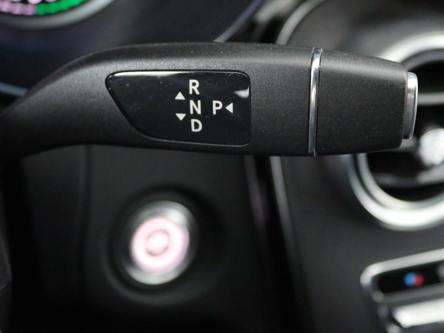 Mercedes-Benz C-Klasse 300e AMG Night | Adaptive cruise | Stoelverwarming | Carplay | Leder/Alcantara | Camera | Navigatie | Full LED
