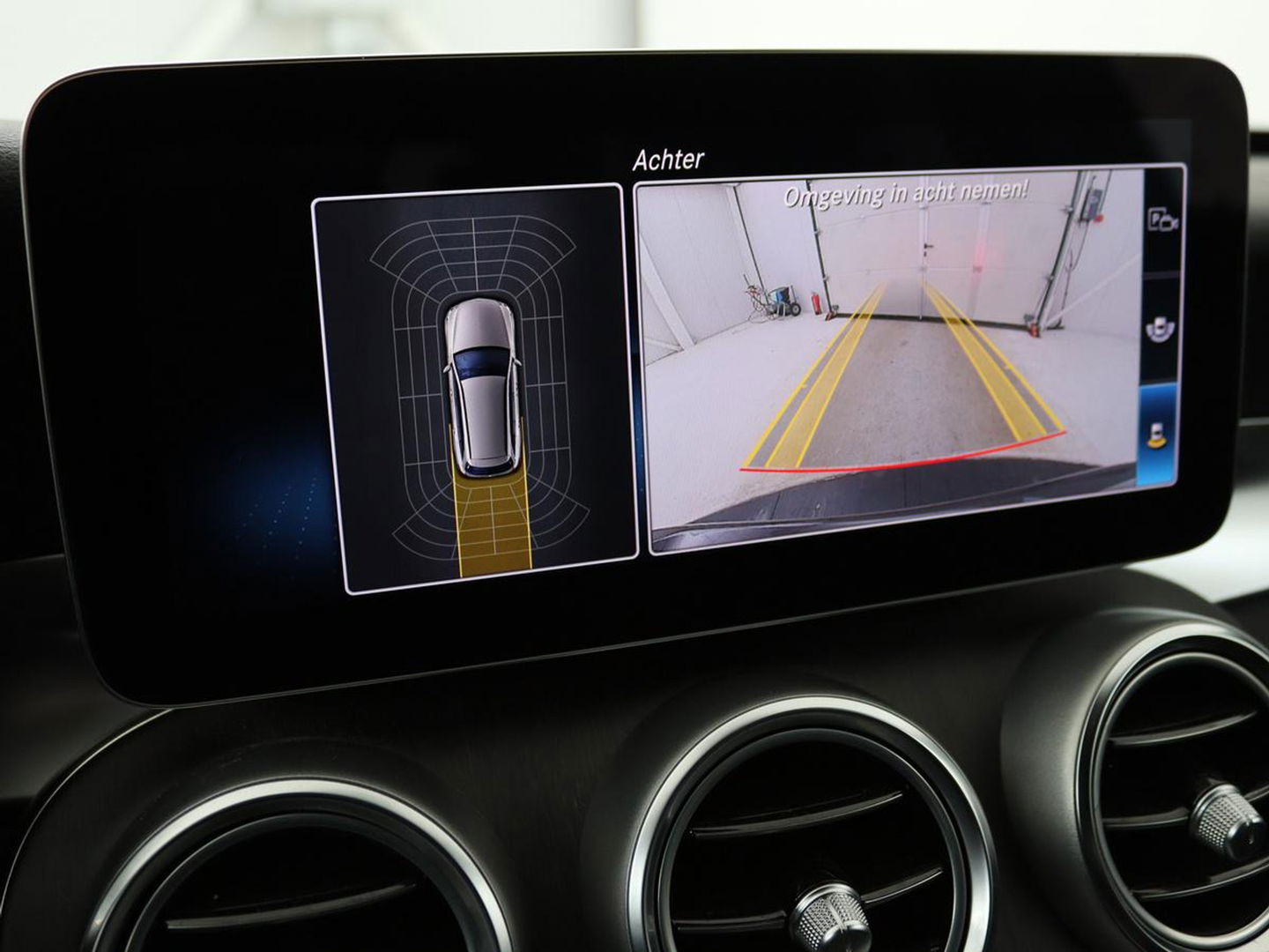 Mercedes-Benz C-Klasse 300e AMG Night | Adaptive cruise | Stoelverwarming | Carplay | Leder/Alcantara | Camera | Navigatie | Full LED