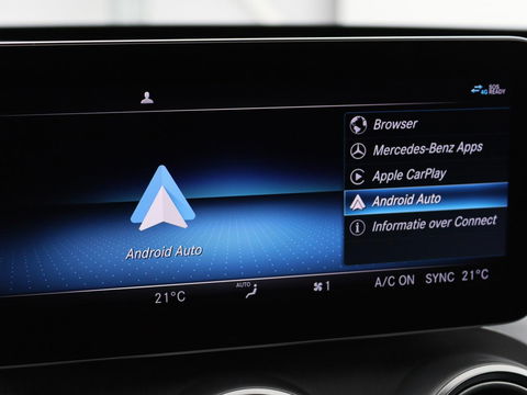 Mercedes-Benz C-Klasse 300e AMG Night | Adaptive cruise | Stoelverwarming | Carplay | Leder/Alcantara | Camera | Navigatie | Full LED