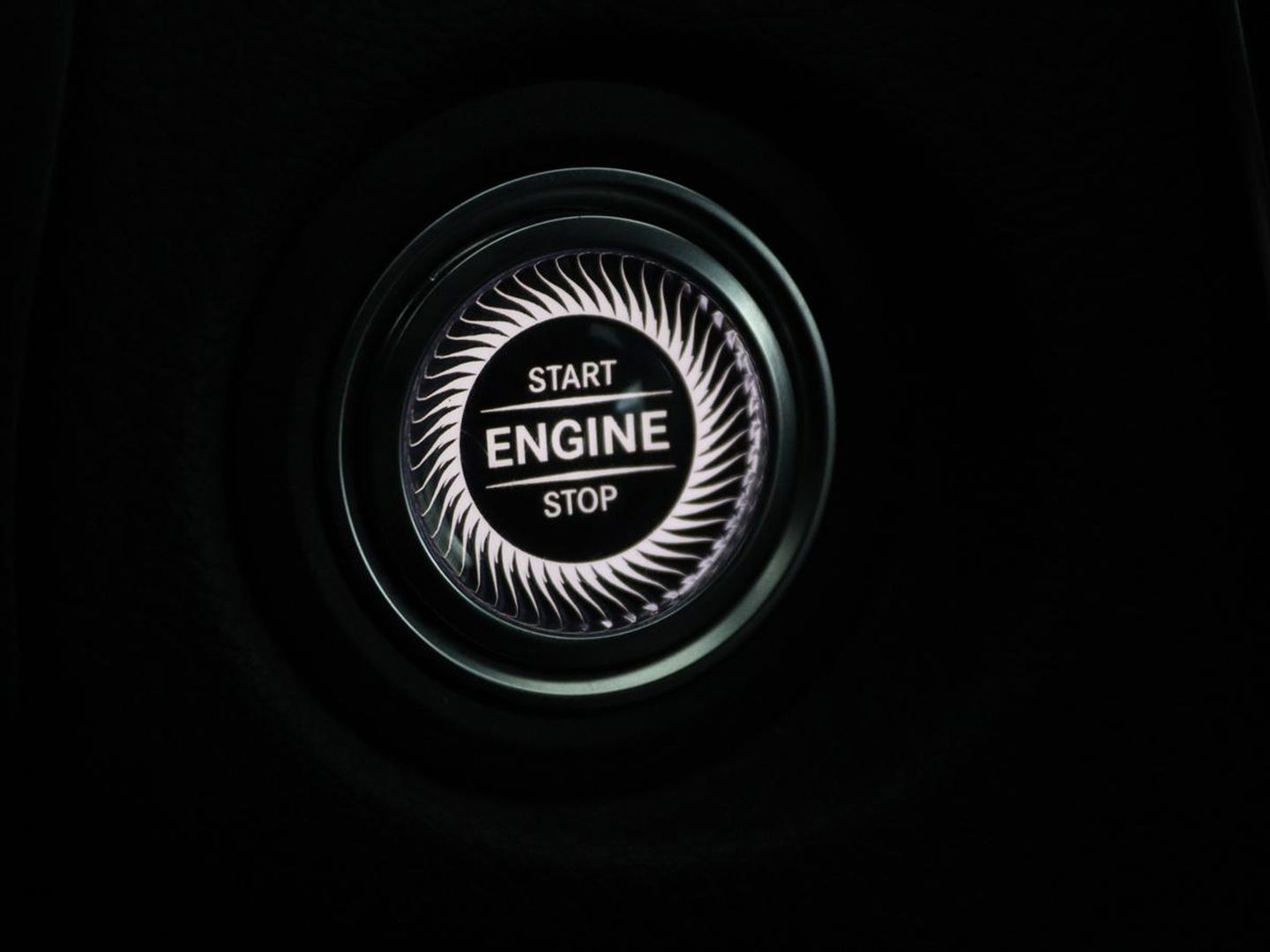 Mercedes-Benz C-Klasse 300e AMG Night | Adaptive cruise | Stoelverwarming | Carplay | Leder/Alcantara | Camera | Navigatie | Full LED