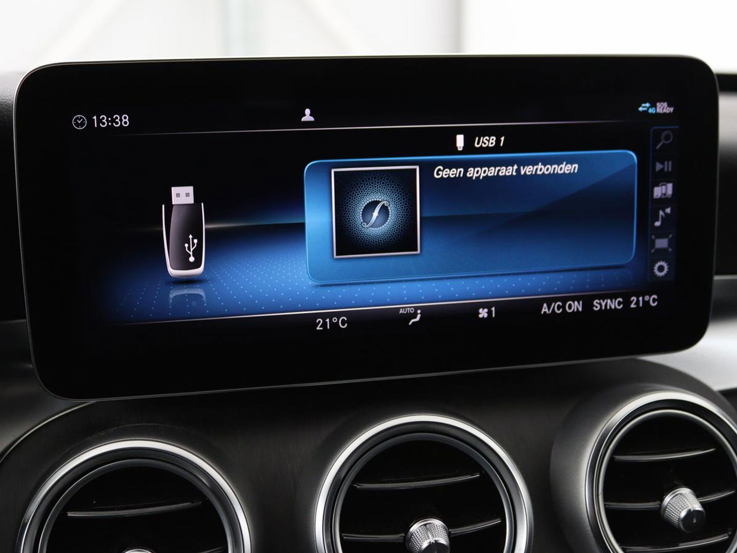 Mercedes-Benz C-Klasse 300e AMG Night | Adaptive cruise | Stoelverwarming | Carplay | Leder/Alcantara | Camera | Navigatie | Full LED