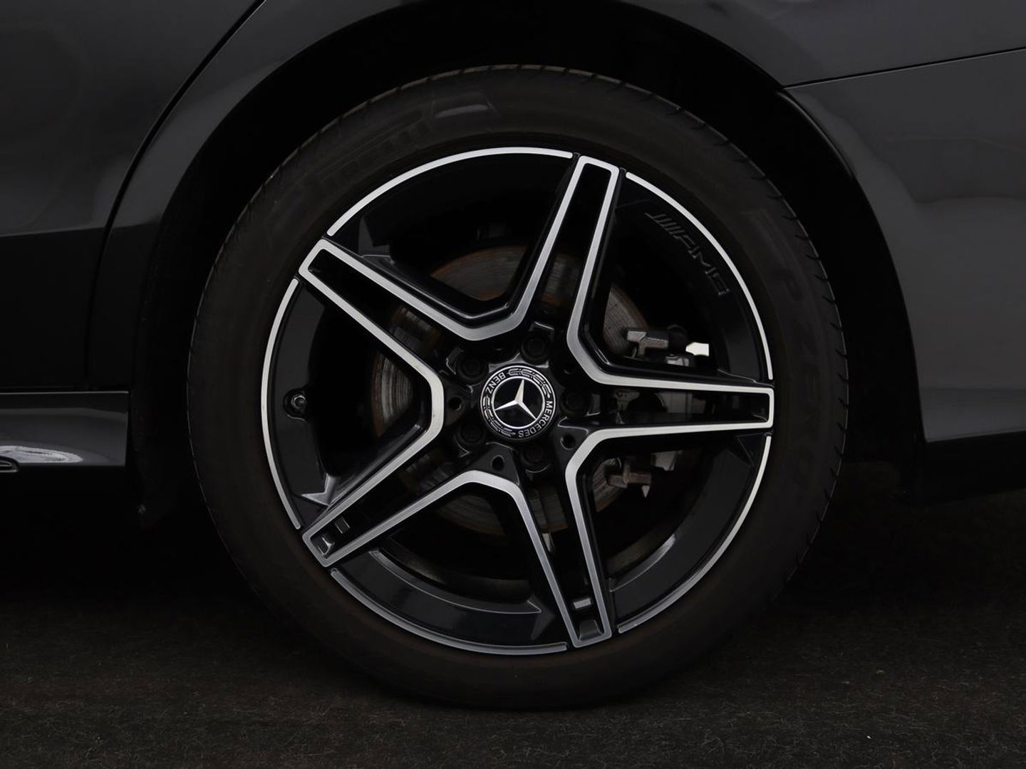 Mercedes-Benz C-Klasse 300e AMG Night | Adaptive cruise | Stoelverwarming | Carplay | Leder/Alcantara | Camera | Navigatie | Full LED