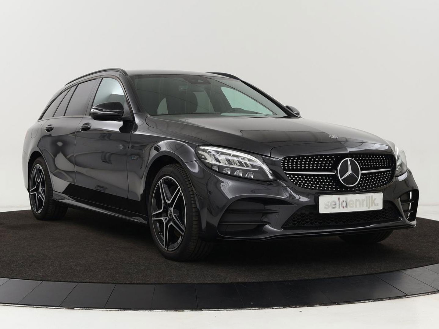 Mercedes-Benz C-Klasse 300e AMG Night | Adaptive cruise | Stoelverwarming | Carplay | Leder/Alcantara | Camera | Navigatie | Full LED