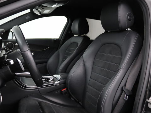 Mercedes-Benz C-Klasse 300e AMG Night | Adaptive cruise | Stoelverwarming | Carplay | Leder/Alcantara | Camera | Navigatie | Full LED