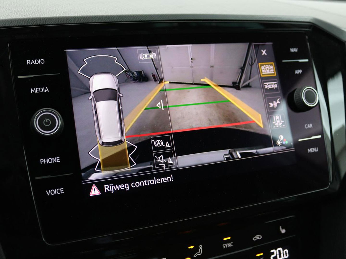 Volkswagen Passat 2.0 TDI Comfort Business | Stoelverwarming | Camera | Adaptive cruise | Carplay | Massage | Navigatie | Full LED | Parkeerhulp