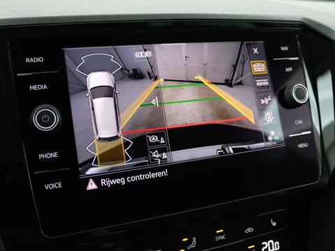 Volkswagen Passat 2.0 TDI Comfort Business | Stoelverwarming | Camera | Adaptive cruise | Carplay | Massage | Navigatie | Full LED | Parkeerhulp