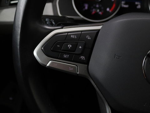 Volkswagen Passat 2.0 TDI Comfort Business | Stoelverwarming | Camera | Adaptive cruise | Carplay | Massage | Navigatie | Full LED | Parkeerhulp