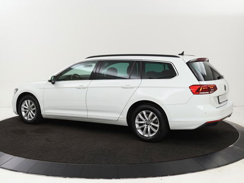 Volkswagen Passat 2.0 TDI Comfort Business | Stoelverwarming | Camera | Adaptive cruise | Carplay | Massage | Navigatie | Full LED | Parkeerhulp