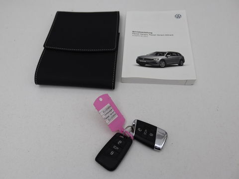 Volkswagen Passat 2.0 TDI Comfort Business | Stoelverwarming | Camera | Adaptive cruise | Carplay | Massage | Navigatie | Full LED | Parkeerhulp