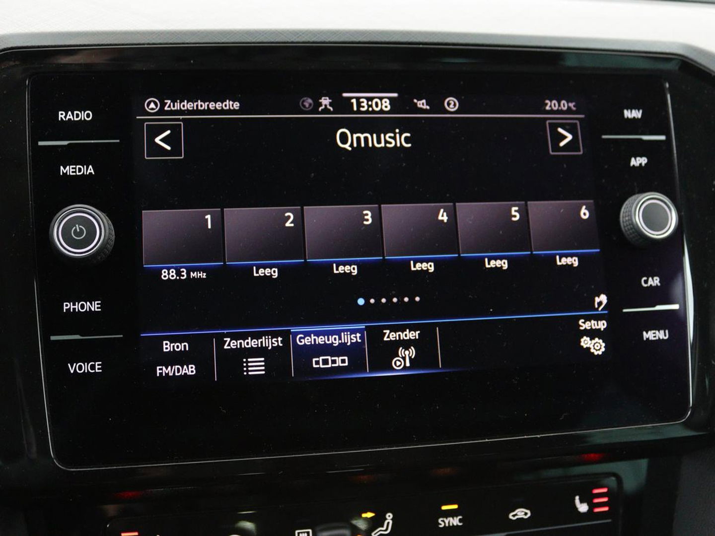 Volkswagen Passat 2.0 TDI Comfort Business | Stoelverwarming | Camera | Adaptive cruise | Carplay | Massage | Navigatie | Full LED | Parkeerhulp