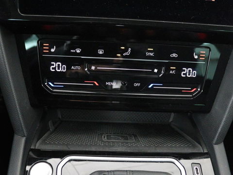 Volkswagen Passat 2.0 TDI Comfort Business | Stoelverwarming | Camera | Adaptive cruise | Carplay | Massage | Navigatie | Full LED | Parkeerhulp