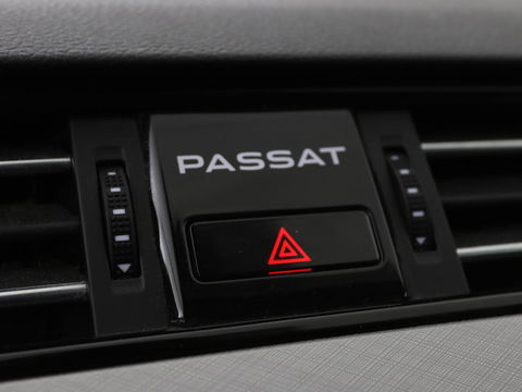 Volkswagen Passat 2.0 TDI Comfort Business | Stoelverwarming | Camera | Adaptive cruise | Carplay | Massage | Navigatie | Full LED | Parkeerhulp