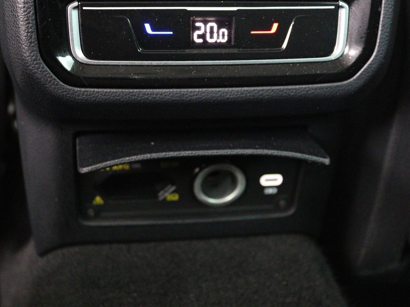 Volkswagen Passat 2.0 TDI Comfort Business | Stoelverwarming | Camera | Adaptive cruise | Carplay | Massage | Navigatie | Full LED | Parkeerhulp