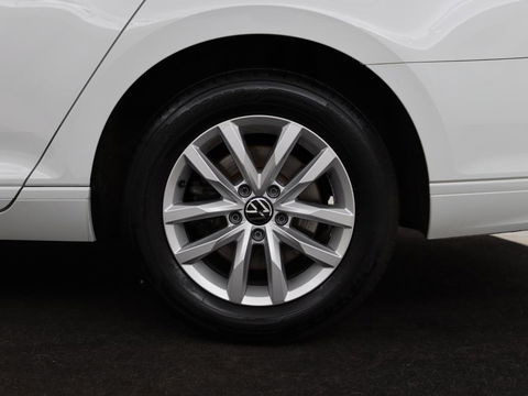 Volkswagen Passat 2.0 TDI Comfort Business | Stoelverwarming | Camera | Adaptive cruise | Carplay | Massage | Navigatie | Full LED | Parkeerhulp