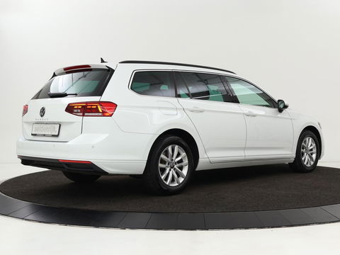 Volkswagen Passat 2.0 TDI Comfort Business | Stoelverwarming | Camera | Adaptive cruise | Carplay | Massage | Navigatie | Full LED | Parkeerhulp