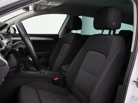 Volkswagen Passat 2.0 TDI Comfort Business | Stoelverwarming | Camera | Adaptive cruise | Carplay | Massage | Navigatie | Full LED | Parkeerhulp