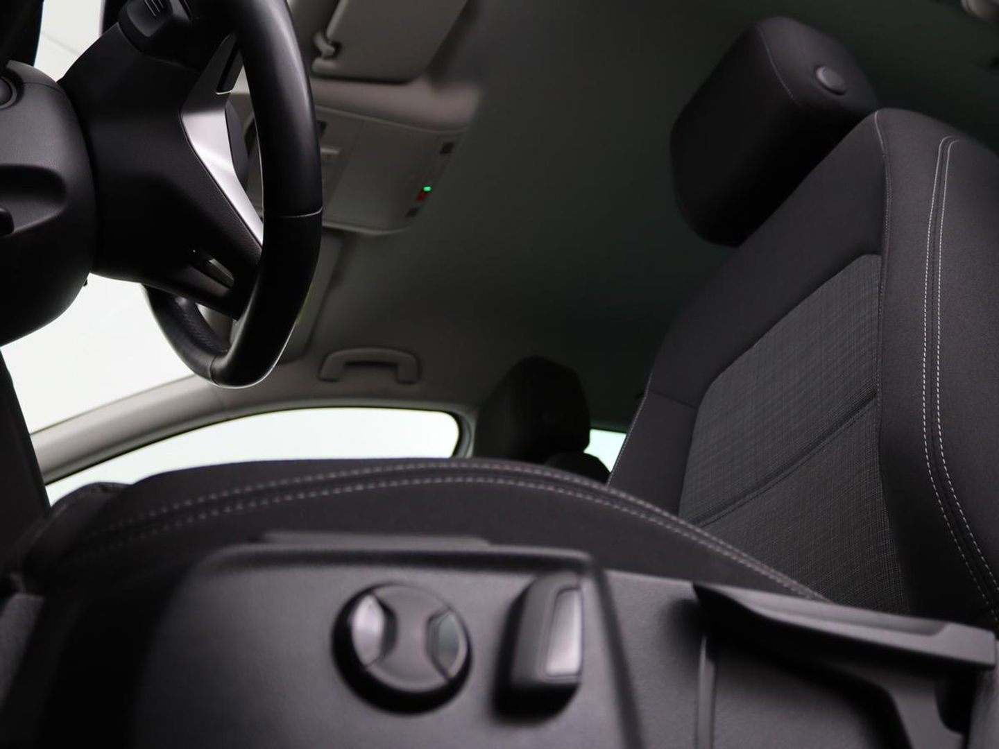 Volkswagen Passat 2.0 TDI Comfort Business | Stoelverwarming | Camera | Adaptive cruise | Carplay | Massage | Navigatie | Full LED | Parkeerhulp
