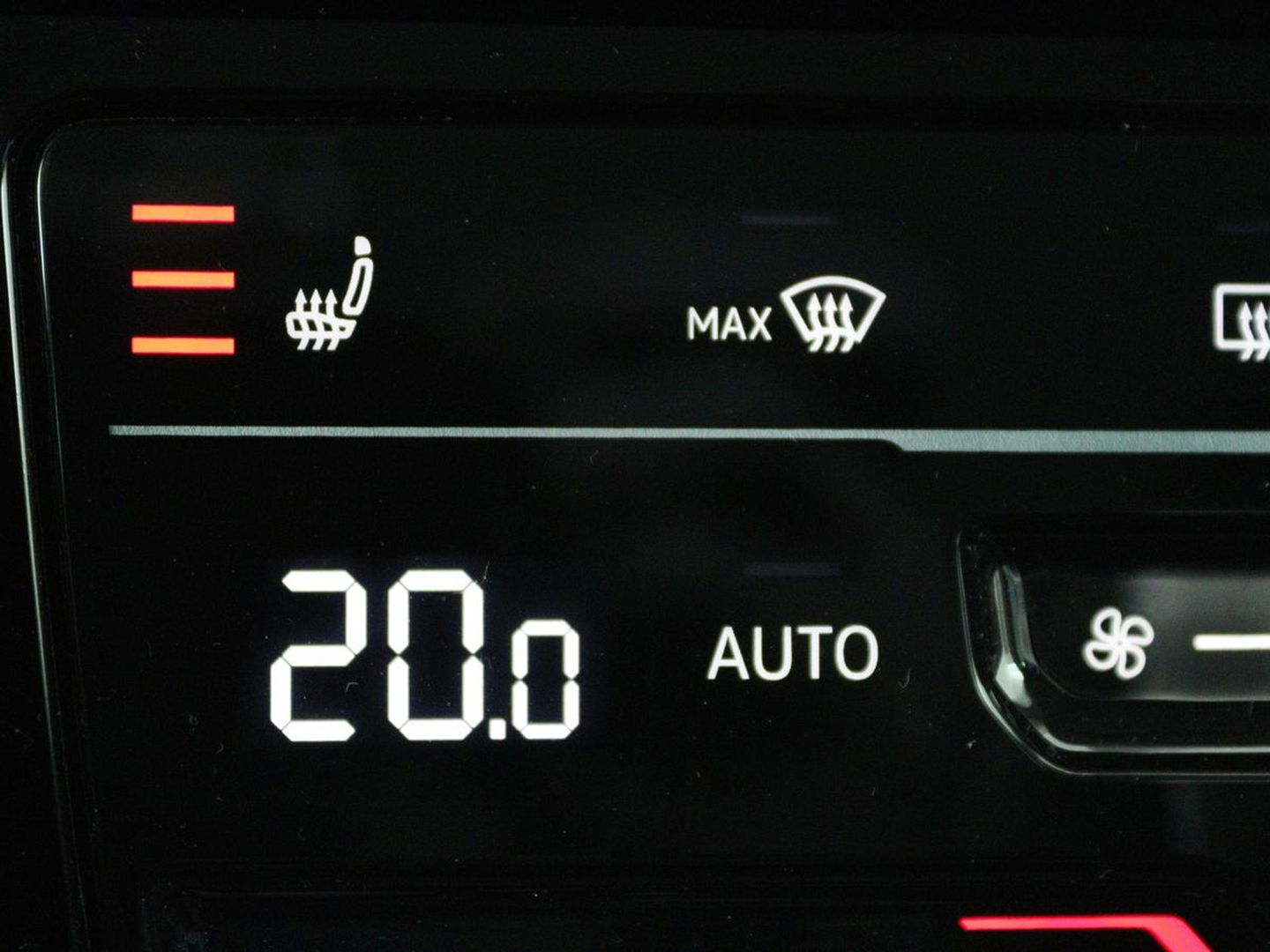 Volkswagen Passat 2.0 TDI Comfort Business | Stoelverwarming | Camera | Adaptive cruise | Carplay | Massage | Navigatie | Full LED | Parkeerhulp