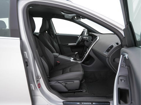 Volvo XC60 2.0 D4 FWD Momentum Business-Pack-Connect *LEATHER-MICROFIBRE | NAVI-FULLMAP |  ECC | HEATED-SEATS | PDC | CRUISE | COMFORT-SEATS | 18''ALU*
