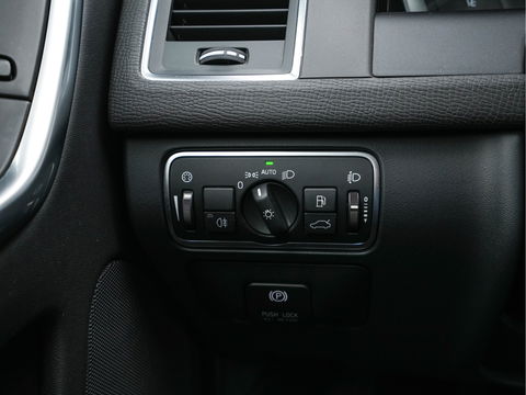 Volvo XC60 2.0 D4 FWD Momentum Business-Pack-Connect *LEATHER-MICROFIBRE | NAVI-FULLMAP |  ECC | HEATED-SEATS | PDC | CRUISE | COMFORT-SEATS | 18''ALU*