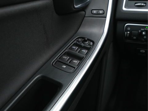 Volvo XC60 2.0 D4 FWD Momentum Business-Pack-Connect *LEATHER-MICROFIBRE | NAVI-FULLMAP |  ECC | HEATED-SEATS | PDC | CRUISE | COMFORT-SEATS | 18''ALU*