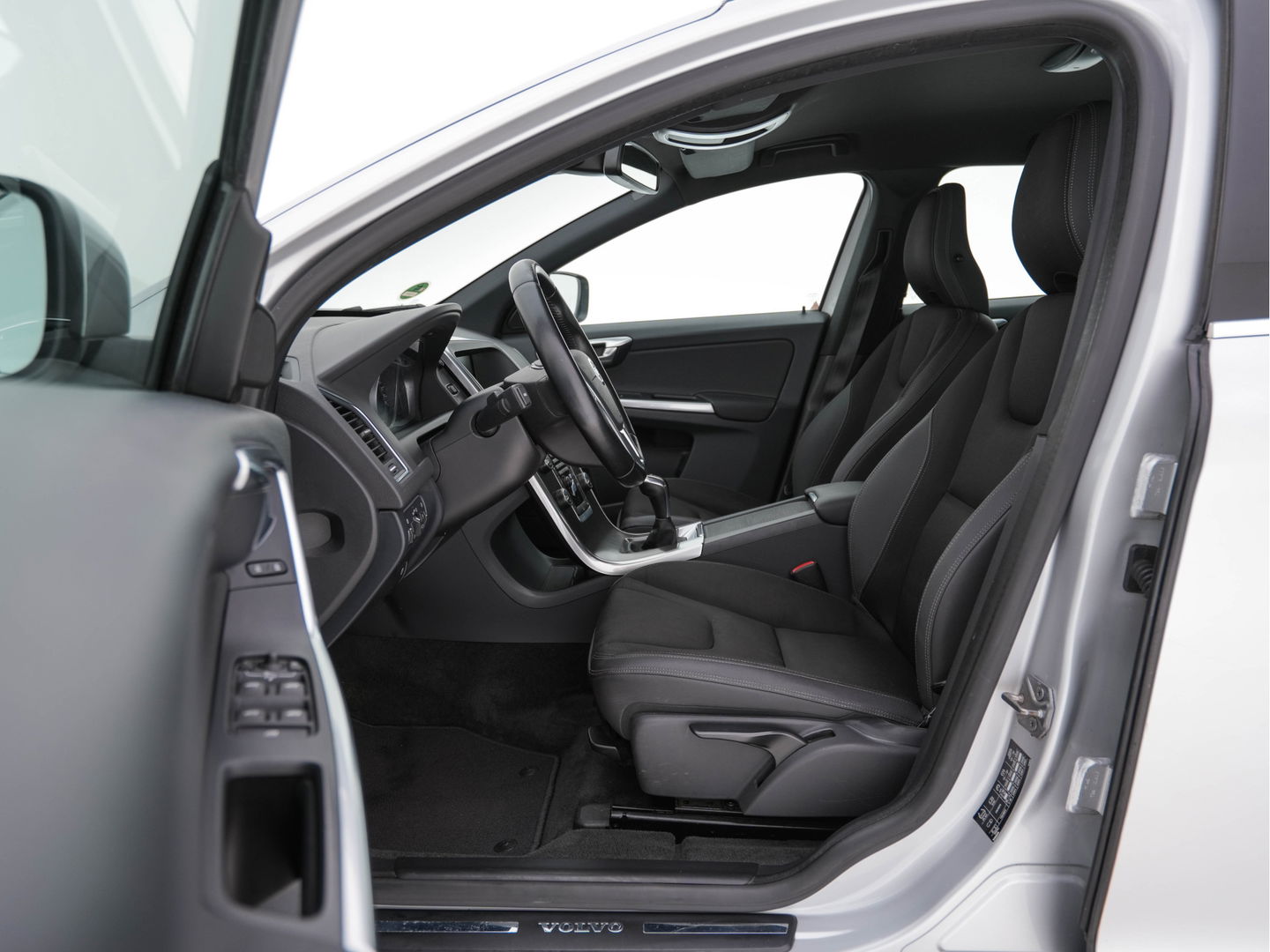 Volvo XC60 2.0 D4 FWD Momentum Business-Pack-Connect *LEATHER-MICROFIBRE | NAVI-FULLMAP |  ECC | HEATED-SEATS | PDC | CRUISE | COMFORT-SEATS | 18''ALU*