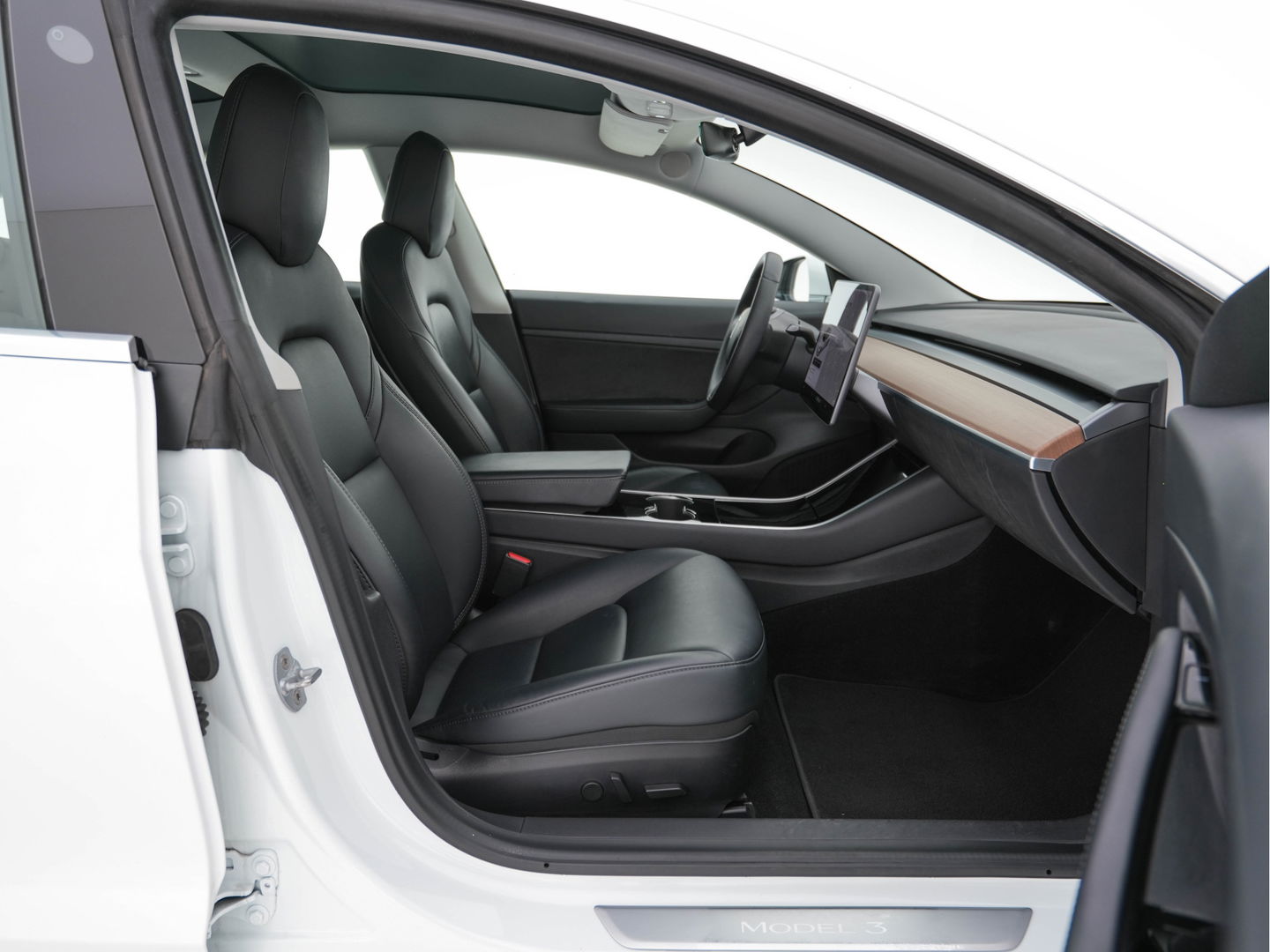 Tesla Model 3 Standard RWD Plus 60 kWh [ 3-Fase ] (INCL-BTW) Aut. *PANO | AUTO-PILOT | NAPPA-LEATHER | KEYLESS | FULL-LED | MEMORY-PACK | SURROUND-VIEW | DAB | CARPLAY | DIGI-COCKPIT | LANE-ASSIST | COMFORT-SEATS | 19"ALU*