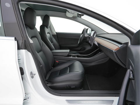 Tesla Model 3 Standard RWD Plus 60 kWh [ 3-Fase ] (INCL-BTW) Aut. *PANO | AUTO-PILOT | NAPPA-LEATHER | KEYLESS | FULL-LED | MEMORY-PACK | SURROUND-VIEW | DAB | CARPLAY | DIGI-COCKPIT | LANE-ASSIST | COMFORT-SEATS | 19"ALU*