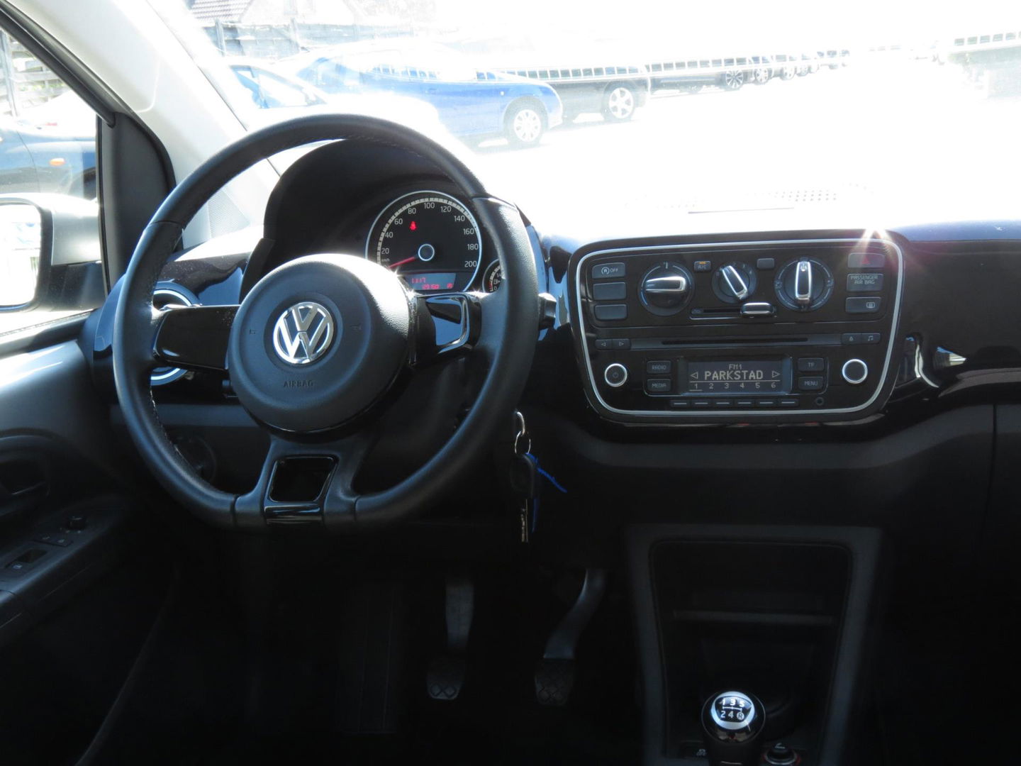 Volkswagen up! 1.0 High Up! 5-DRS 1e EIGENAAR | DEALER ONDERHOUDEN | 15 INCH VELGEN | AIRCO | CRUISE CONTROL | PARKEERSENSORS |