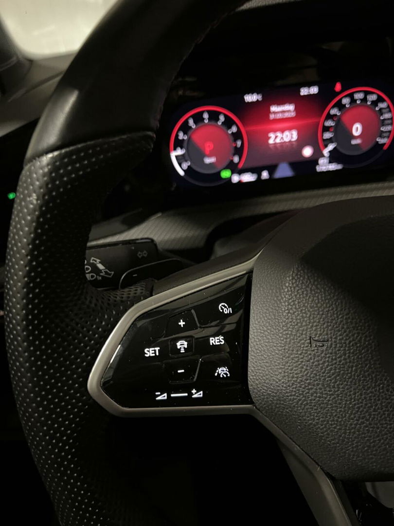 Volkswagen Golf 1.5 eTSI R-Line Pano Virtual Sfeer Carplay