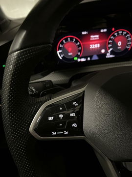 Volkswagen Golf 1.5 eTSI R-Line Pano Virtual Sfeer Carplay