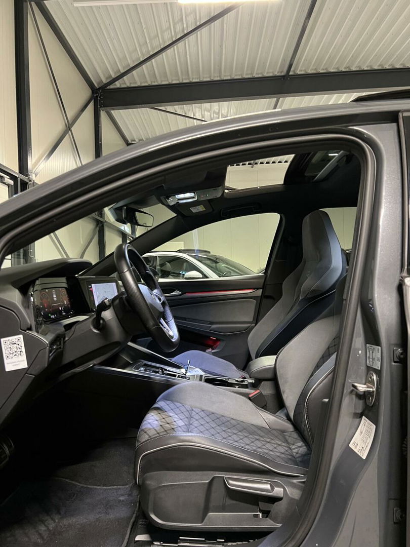 Volkswagen Golf 1.5 eTSI R-Line Pano Virtual Sfeer Carplay