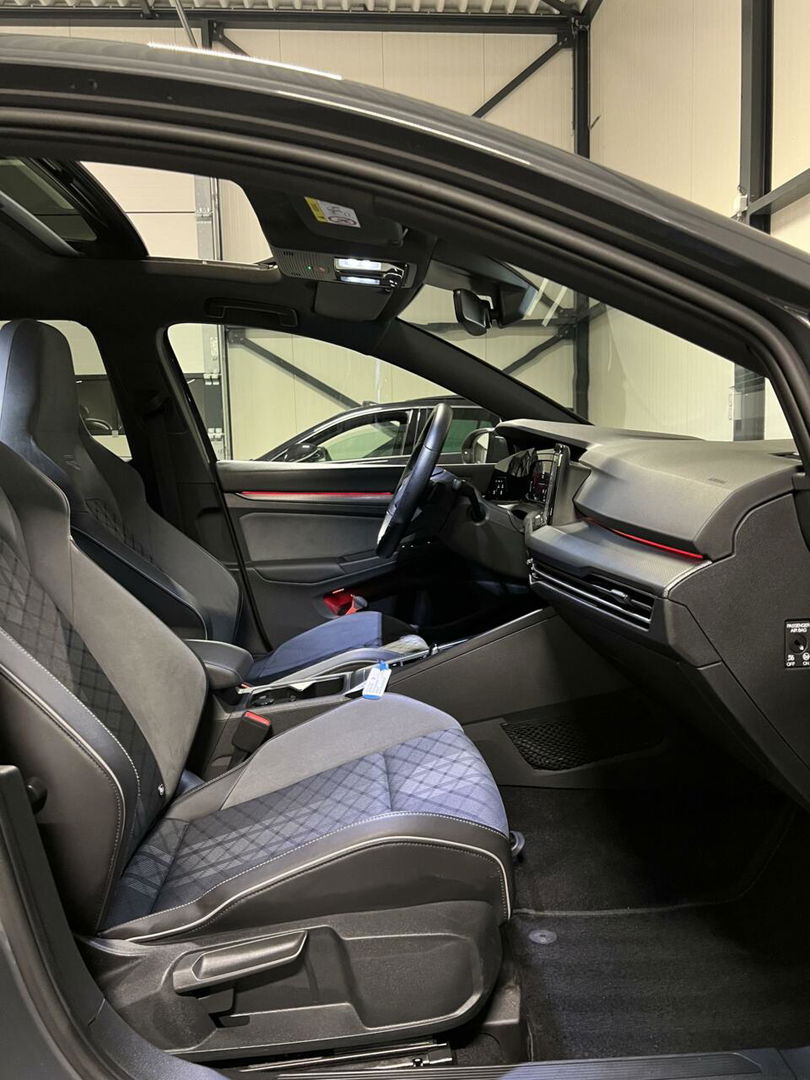 Volkswagen Golf 1.5 eTSI R-Line Pano Virtual Sfeer Carplay