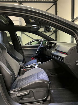 Volkswagen Golf 1.5 eTSI R-Line Pano Virtual Sfeer Carplay