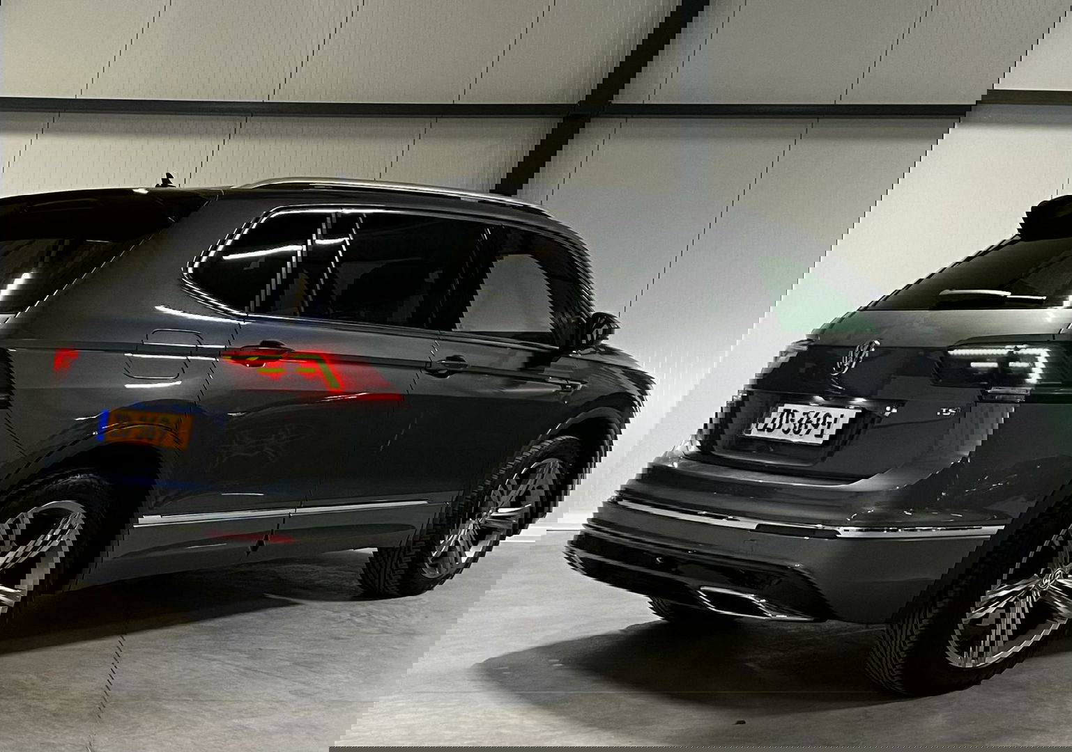 Volkswagen Tiguan Allspace Volkswagen Tiguan 1.5 TSI R-line Pano Virtual Trekhaak 7Pers