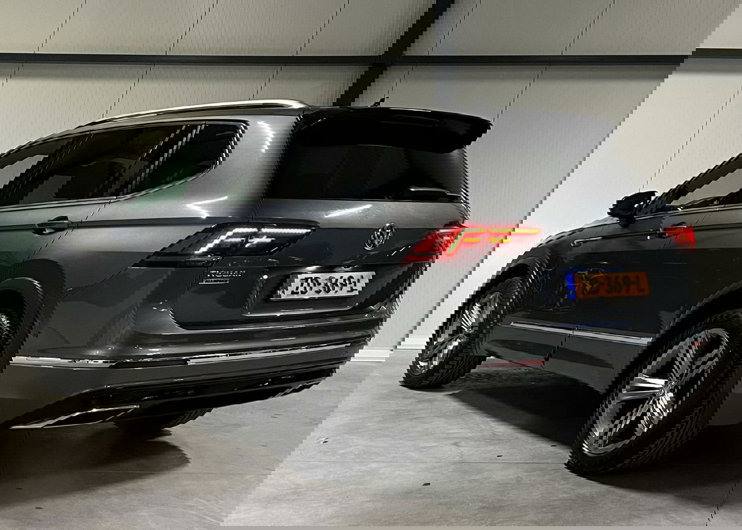 Volkswagen Tiguan Allspace Volkswagen Tiguan 1.5 TSI R-line Pano Virtual Trekhaak 7Pers