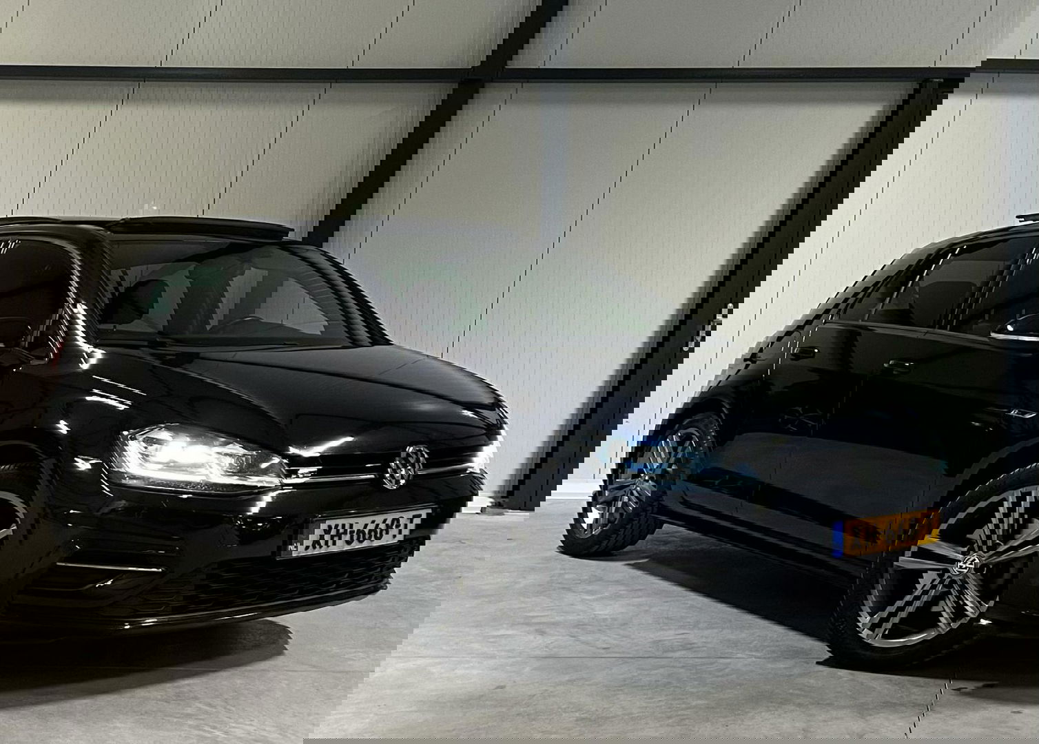 Volkswagen Golf 1.5 TSI 150PK 3X R-line Pano Virtual Sfeer