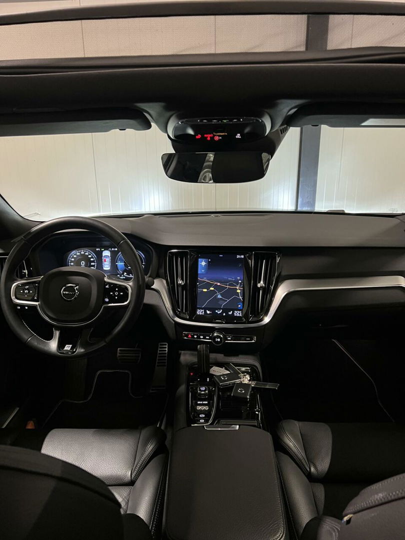 Volvo S60 2.0 T8 AWD Twin Engine R-Design Pano Head-up NAP