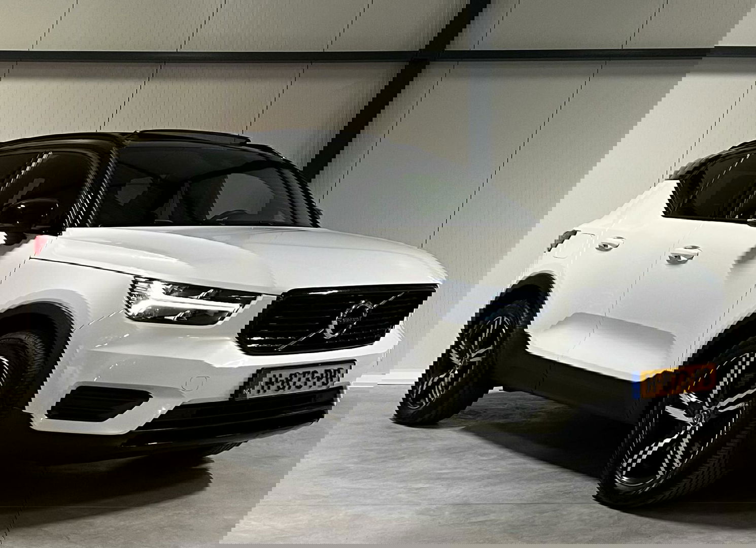 Volvo XC40 1.5 T5 Twin Engine R-Design Pano Carplay ACC NAP